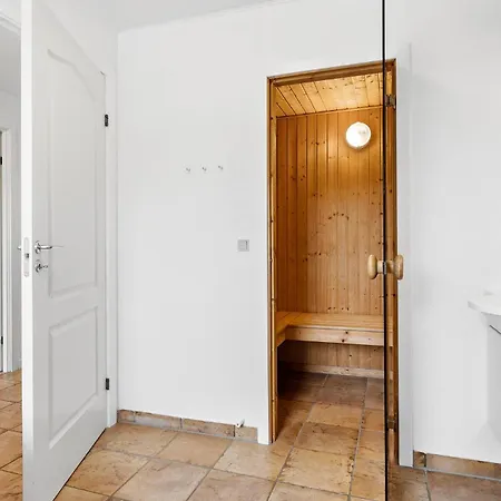 3 Bedroom Beautiful In Brenderup Fyn